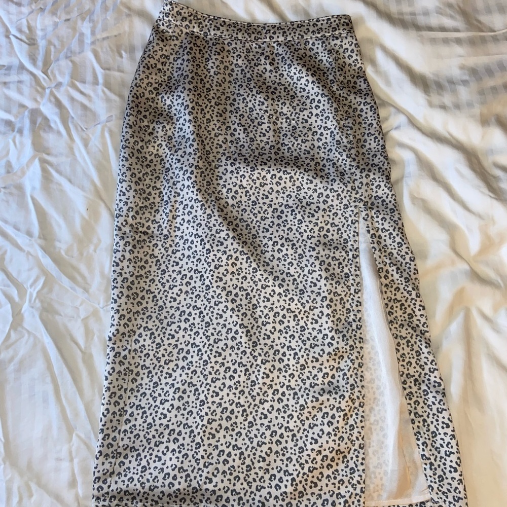 A&F MIDI Leopard Print Slit Skirt